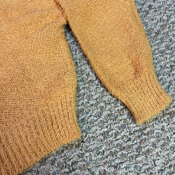 Free People We The Free Theo V-Neck Fuzzy Sweater - Picture 4 of 6